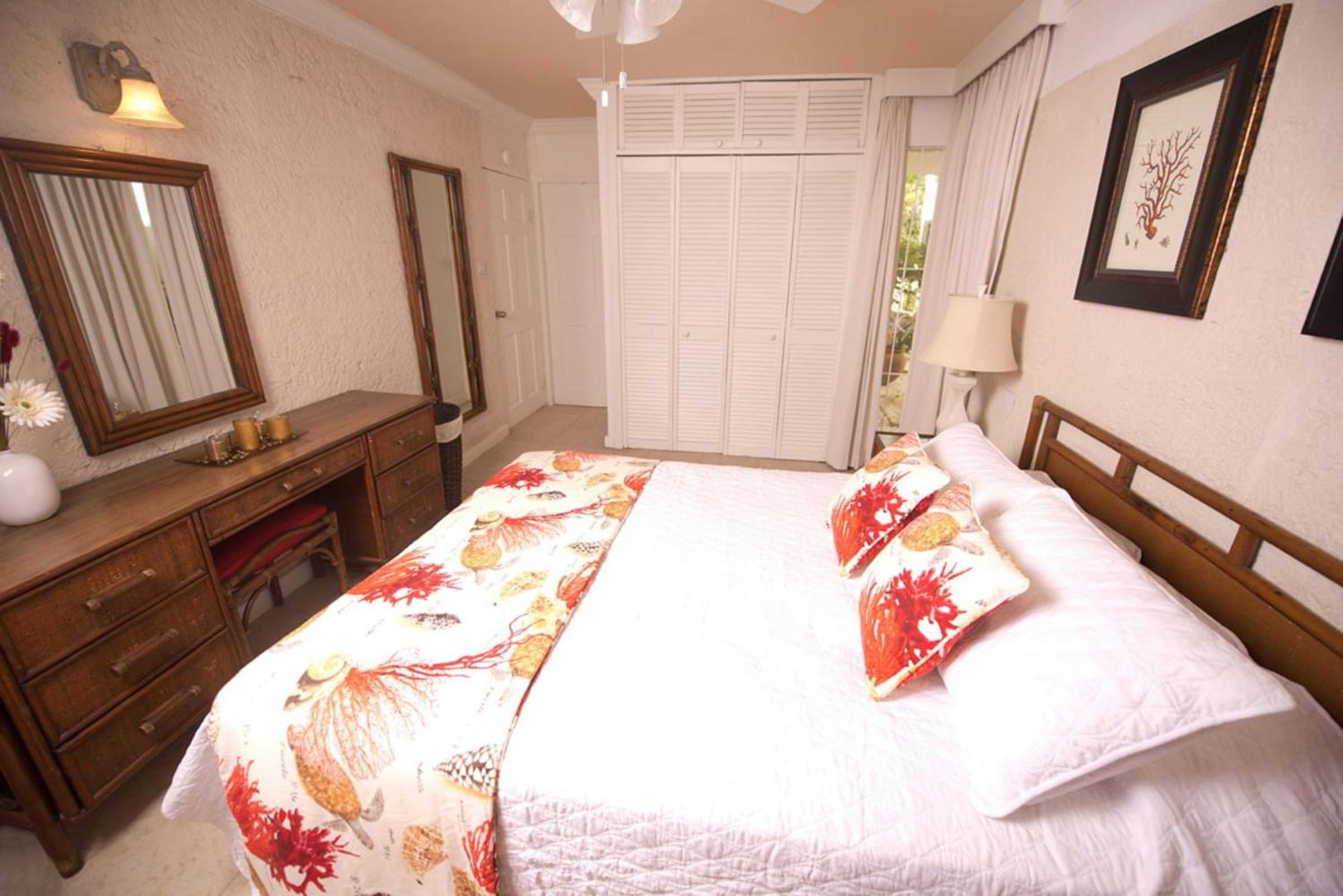 Bora Bora By Blue Sky Luxury Apartment Paynes Bay Room photo